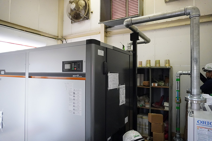 レッドタワー用油冷式コンプレッサー更新工事